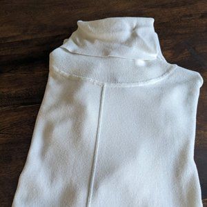 TRISTAN white turtle neck pulover XL